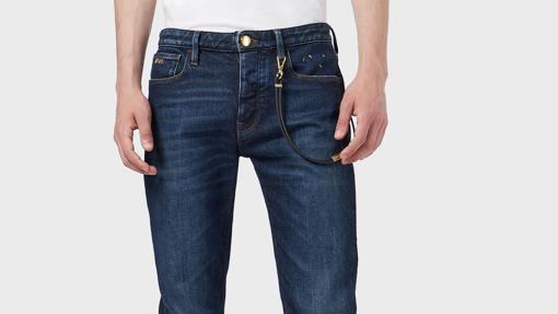 Vaqueros de Emporio Armani rebajados de 360 euros a 216 euros