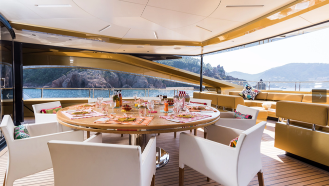 Todo en este súper yate está pensado para el disfrute