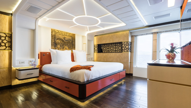 La decoración interior del yate es de marcado estilo asiático