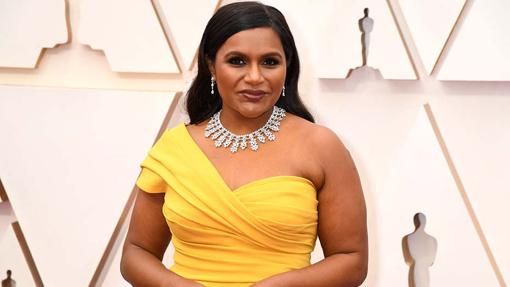 Mindy Kaling con collar de Chopard