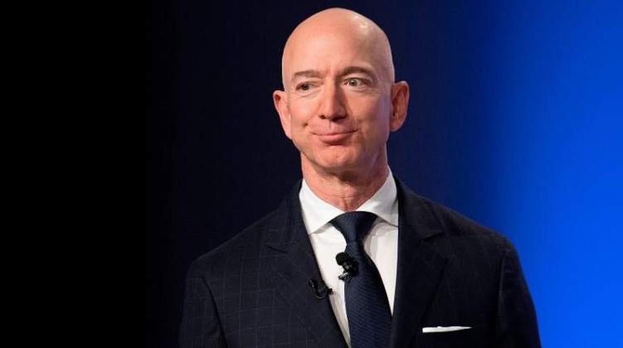 El magnate multimillonario Jeff Bezos