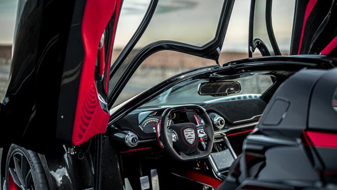 Interior del nuevo SSC Tuatara