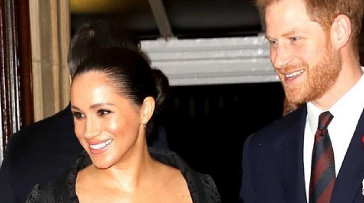 Meghan Markle y el príncipe Harry en una de sus últimas intervenciones públicas