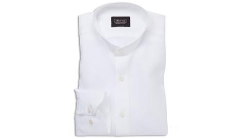 Camisa de lino con cuello mao, de Mirto (C.P.V.).