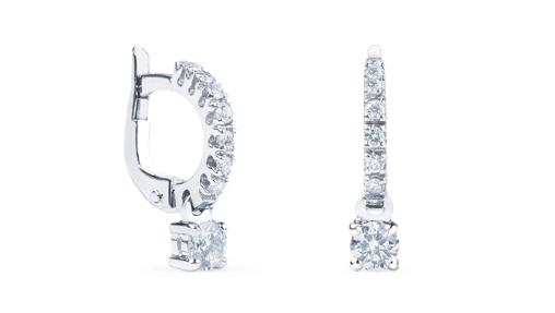 Pendiente tipo monarch de oro blanco con diamantes.