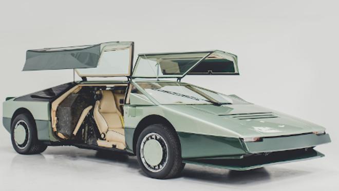 El Aston Martin Bulldog cuenta con puertas de tijera e interior de cuero