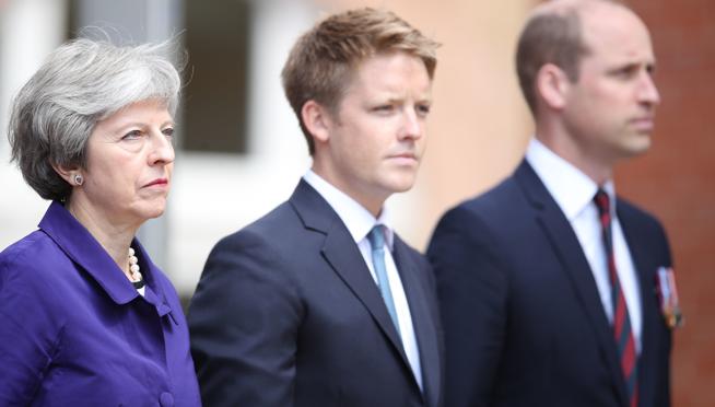 Junto a Theresa May y el príncipe Guillermo