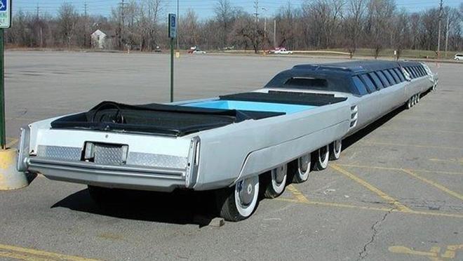 La limusina incluye una piscina y un jacuzzi, además de un helipuerto