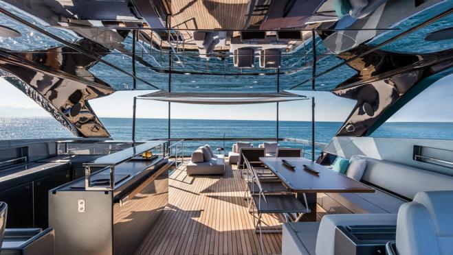 El diseño interior es elegante y funcional