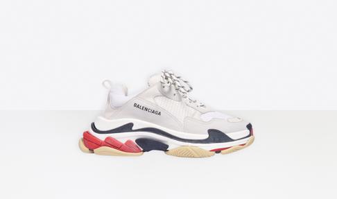 Zapatillas triple S de Balenciaga (Precio: 750 euros).