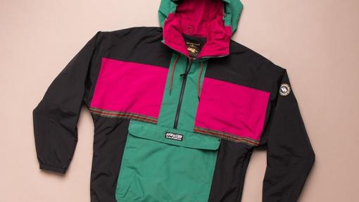 Chaqueta con capucha