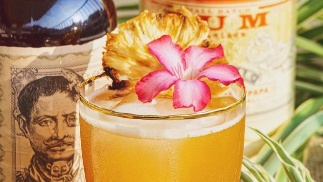 Presentación del cóctel Tradewinds