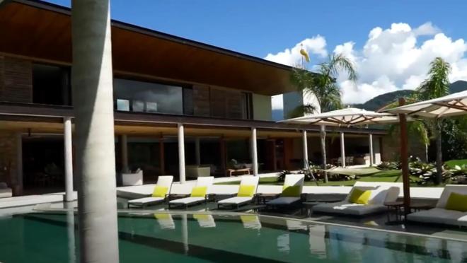 Piscina, Spa, gimnasio, puerto privado... No le falta detalle