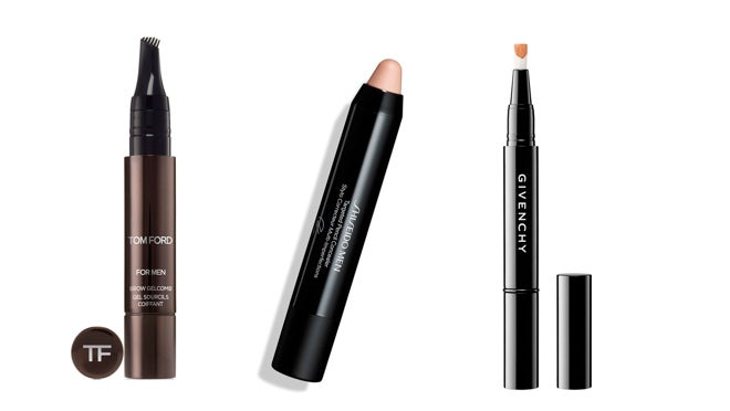 De izquierda a derecha: gel para cejas de Tom Ford for men, define las cejas con una forma natural (44 euros); corrector en formato lápiz Targeted Pencil Concealer de Shiseido Men (41 euros); y corrector de ojeras Mister Instant Corrective Pen de Givenchy (27,60 euros)