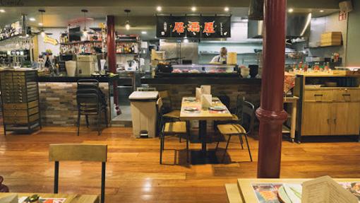 La barra del restaurante Musume Izakaya