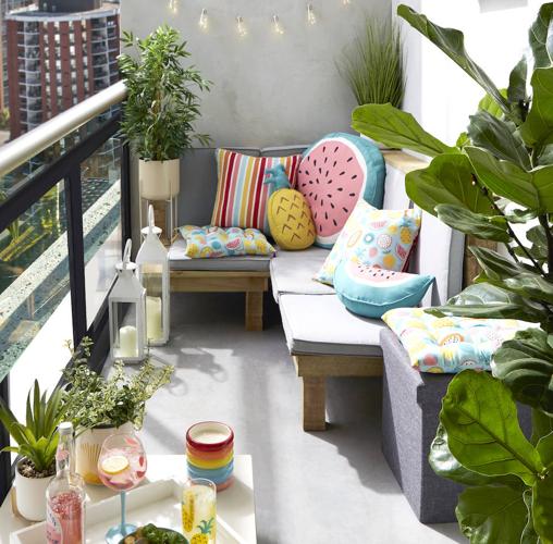 Cojines y plantas dan la terminación ideal.