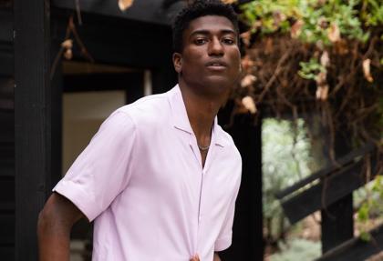 La camisa de manga corta es imprescindible