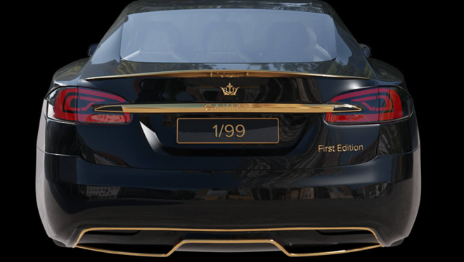 La insignia de Tesla ha sido sustituida por la de Caviar