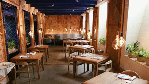 Uno de los espacios del restaurante Cadaqués en Madrid