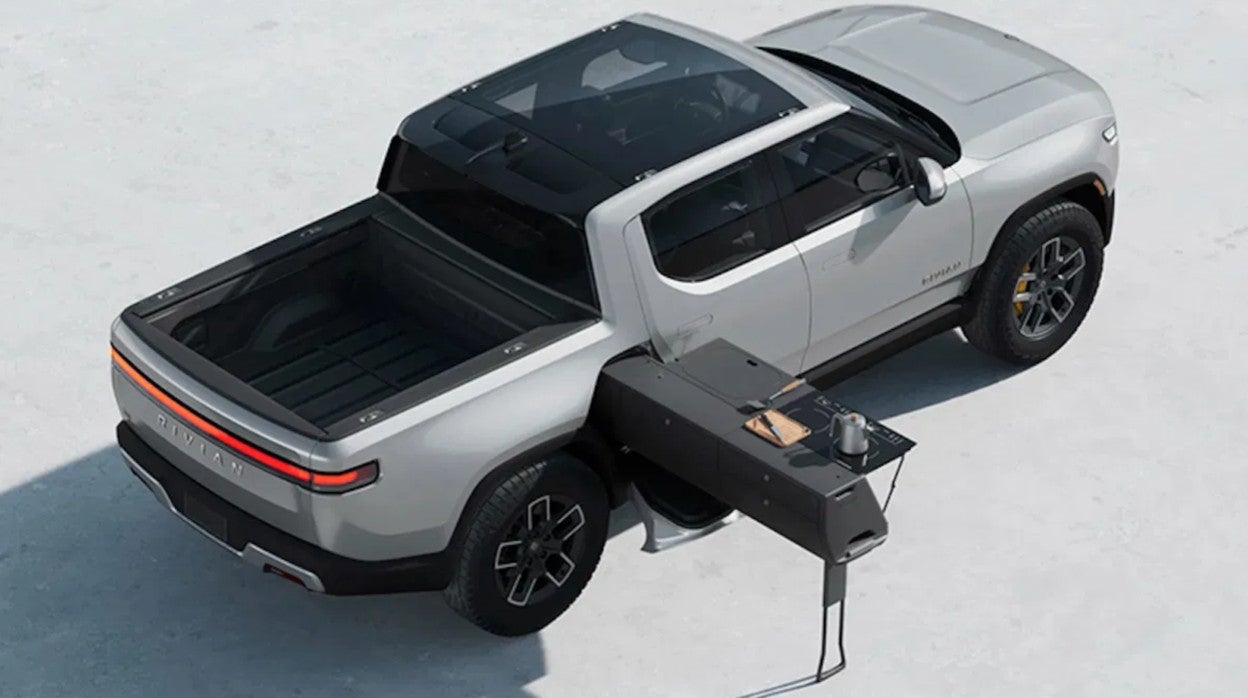 Todo lo que debes saber de la nueva camioneta de Rivian que viene con cocina incluida