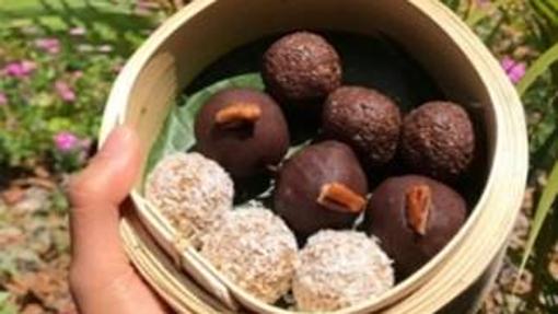 Bolas de coco y chocolate