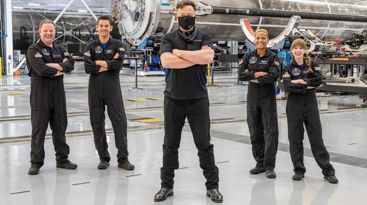 Elon Musk junto a los 'turistas espaciales'