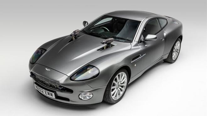 Aston Martin V12 Vanquish, de Muere otro día