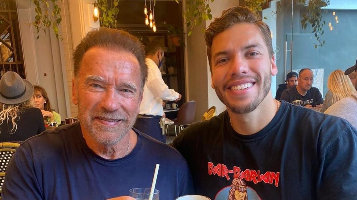 Arnold Schwarzenegger y Joseph Baena