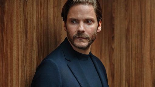 No hay por qué llevar traje y corbata, un buen jersey de punto es una solución ideal