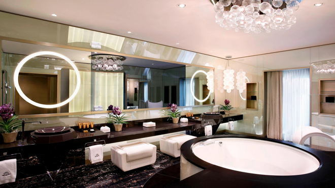 Cuarto de baño de la habitación principal de la suite Katara Royal