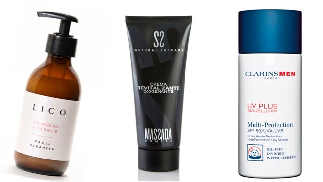 De izquierda a derecha: Gel limpiador purificante Fresh Cleanser Polynesian Essence de LICO Cosmetics (55,40 €); Crema revitalizante oxigenante de Massada Men (51,95 €); Protector solar de rostro UV Plus Multi-Protection de Clarins Men (43,50 €).