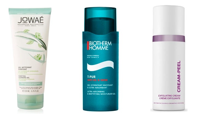 De izquierda a derecha: Gel purificante antiimperfecciones de Jowaé (13 €); Crema hidratante anti-brillos T-Pur Anti Oil & Shine Gel de Biotherm Homme (43 €); Exfoliante para pieles grasas Cream-Peel de SkinClinic (45,90 €).