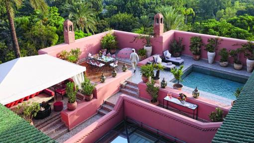 Terraza de uno de los 'riads' para huéspedes en el hotel Royal Mansour.
