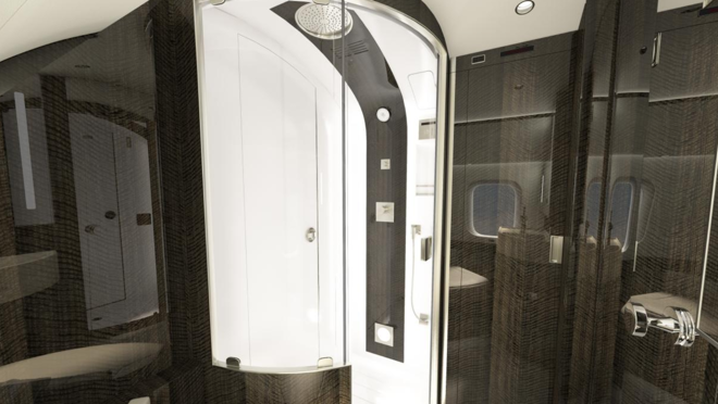 El dormitorio incluye una cómoda y amplia ducha