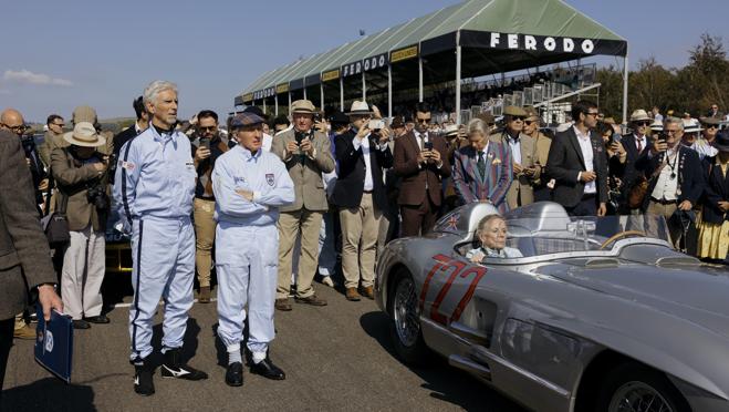 Damon Hill, Sir Jackie Stewart y Suise Moss en el Goodwood revival 2021