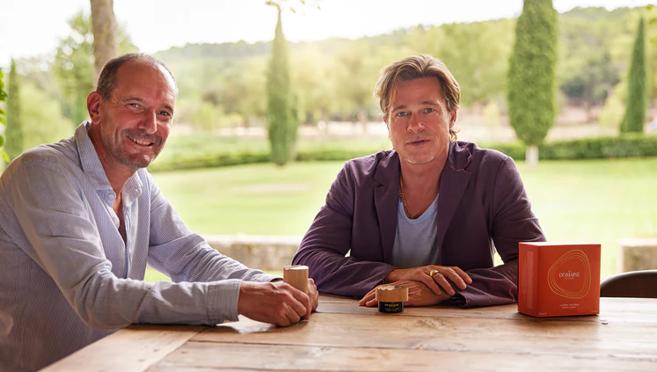 Brad Pitt, junto a su socio, el famoso viticultor Perrin, con el que ha creado su firma de cosmética natural Le Domain.