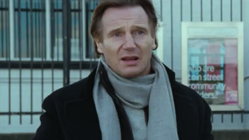 Liam Neeson con bufandae