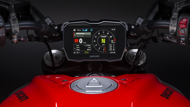 La Diavel V4 incluye una pantalla a color de 5 pulgadas con conectividad Bluetooth