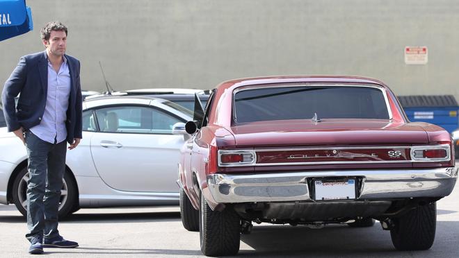 Ben Affleck con su Chevrolet Chevelle rojo