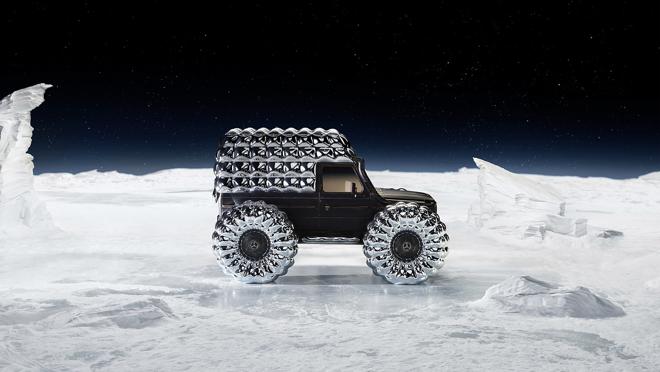 Este vehículo es un clase G personalizado con detalles acolchados