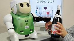 El robot sumiller desarrollado por la empresa de electrónica japonesa NEC y la Universidad de Mie