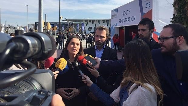 Inés Arrimadas y José María Moreno a las puertas del MWC