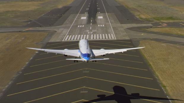 Fotografía de avión 787-9 Dreamliner aterrizando tras la demostración aérea