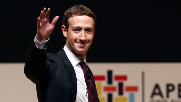 Zuckerberg insiste: «Conectar a todos puede sacar a cientos de millones de personas de la pobreza»