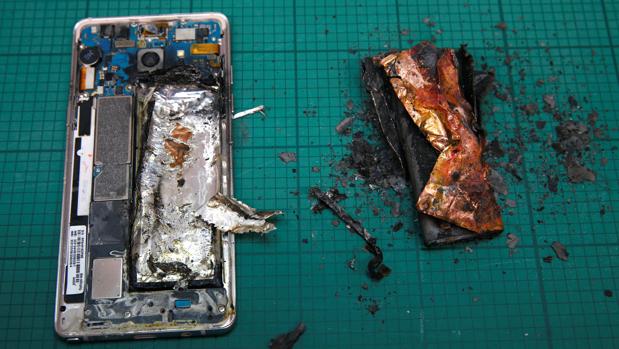 Baterías de los «smartphones»: ¿un peligro en el bolsillo?