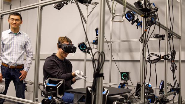 Facebook crea unos guantes de realidad virtual para Oculus