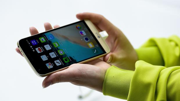 Huawei y LG siguen los pasos de BQ y eliminan al fin el registro de llamadas al 016 en sus terminales