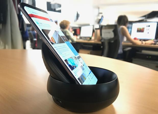 Probamos Samsung DeX, un «gadget» para convertir el móvil en un PC