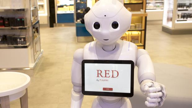 Pepper, el robot relaciones públicas de la terminal 4