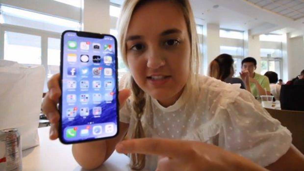 El triste caso de la «youtuber» que provocó el despido de su padre por filtrar el iPhone X